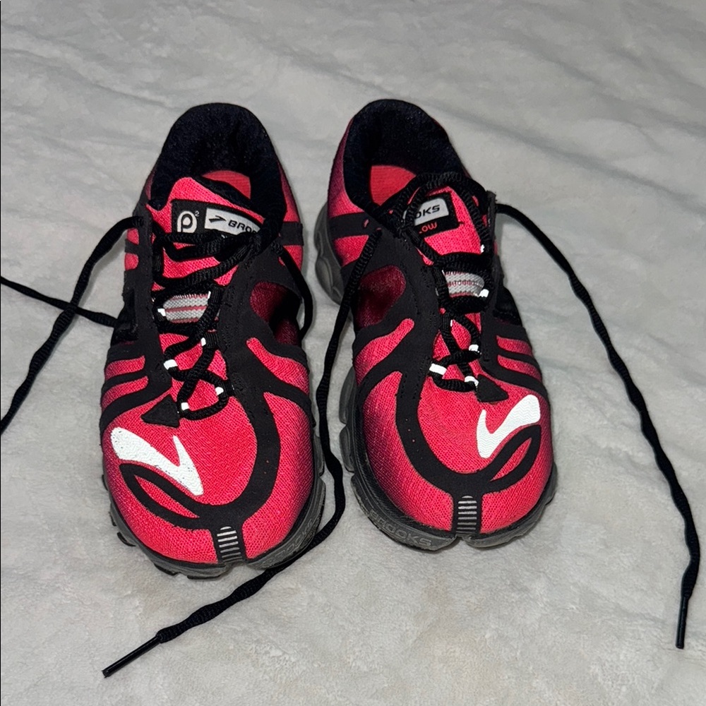 Brooks Pure Flow Dynamic pink and Black Sneakers